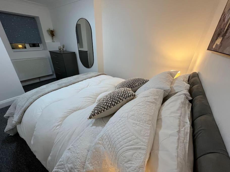Апартаменты Modern & Stylish Haven In Heart Of Лондон Экстерьер фото