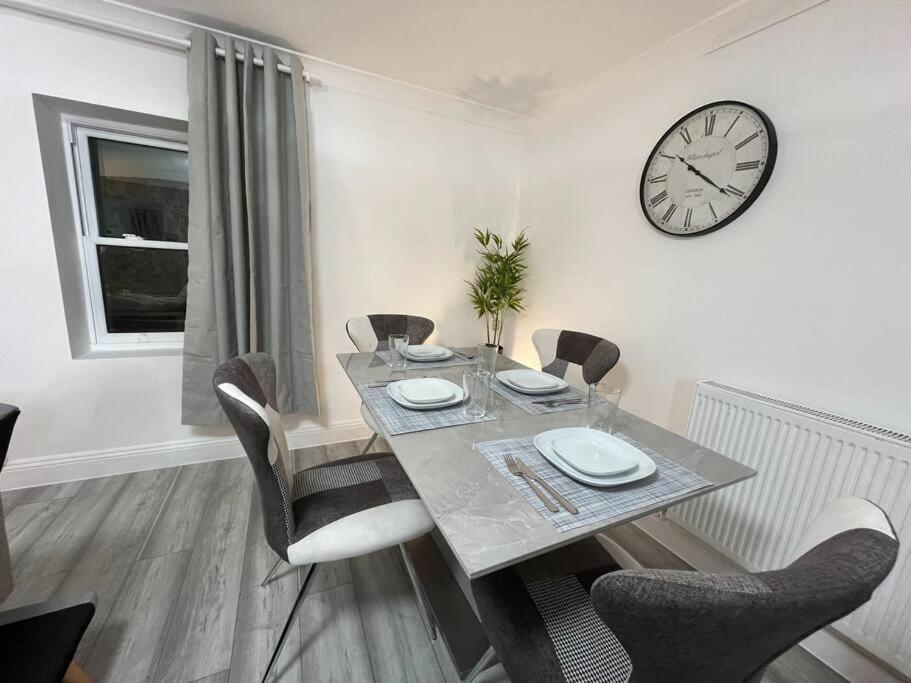 Апартаменты Modern & Stylish Haven In Heart Of Лондон Экстерьер фото