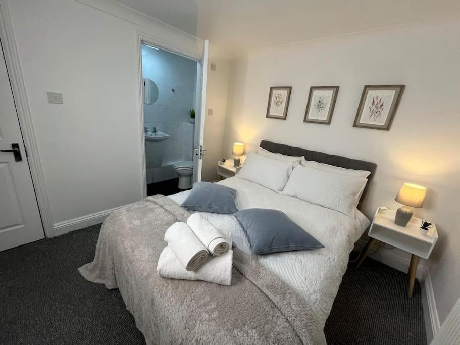 Апартаменты Modern & Stylish Haven In Heart Of Лондон Экстерьер фото